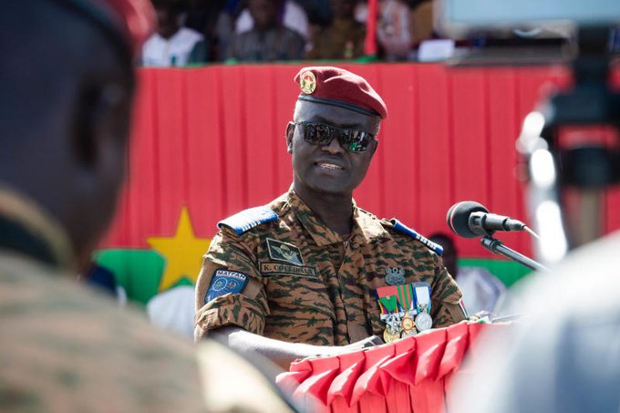  Le Burkina Faso se dit prêt à envisager un retrait de la CEDEAO, selon ce ministre.