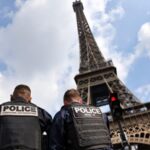 Tour Eiffel a été évacuée en raison d'une alerte