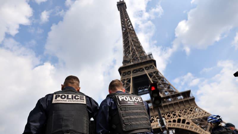 Tour Eiffel a été évacuée en raison d'une alerte