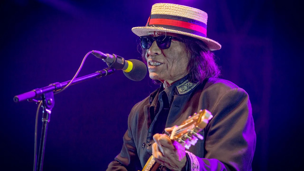 Sixto Rodriguez : le chanteur, héros du documentaire « Sugar Man », est mort à 81 ans