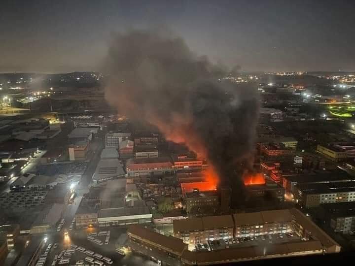 Tragédie à Johannesburg : Un Incendie Fait 74 Victimes en Afrique du Sud