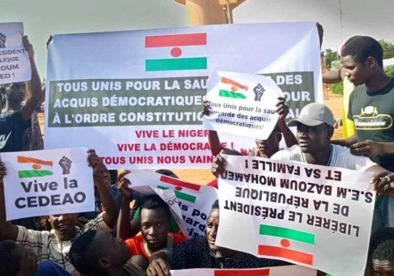  Actualités Niger: A Niamey ,une manifestation pro-Bazoum dispersée par la junte