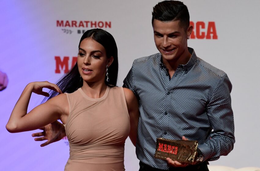  Georgina Rodriguez rend hommage à l’ère Man United de Ronaldo à la Fashion Week de Paris 2024