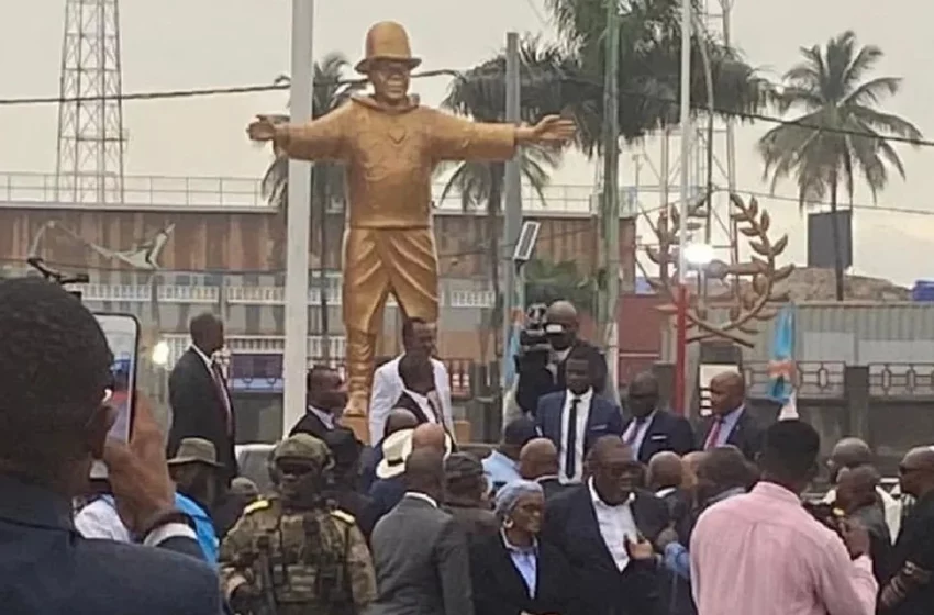  Photo – une statue pour honorer Papa Wemba à Kinshasa