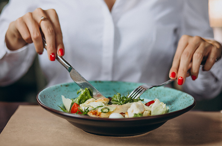  5 habitudes à éviter après le repas pour une bonne digestion