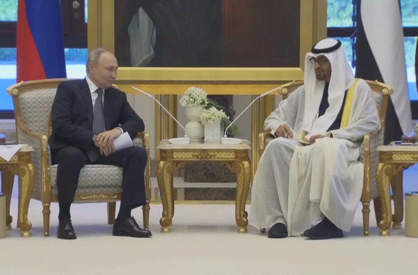  Vladimir Poutine s’entretient avec le Président émirati à Abou Dhabi