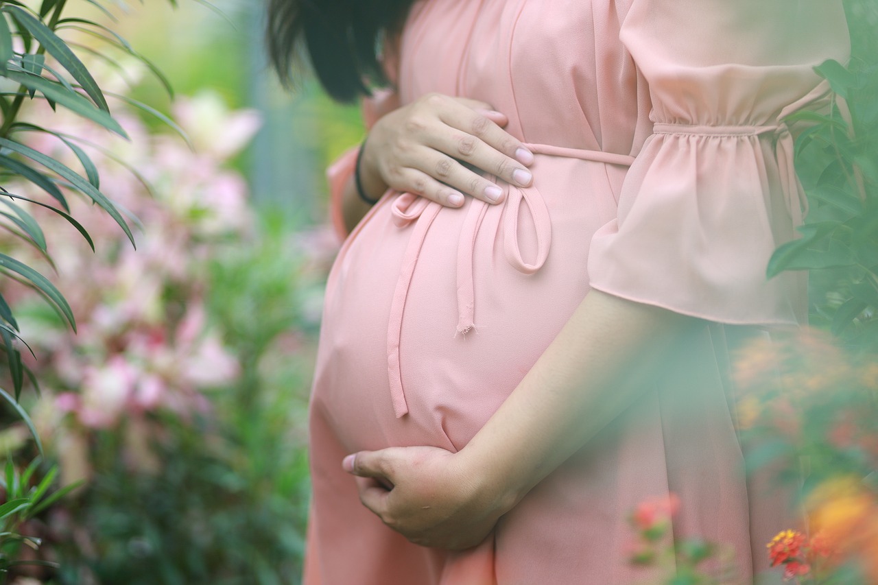 Elle tombe enceinte deux fois