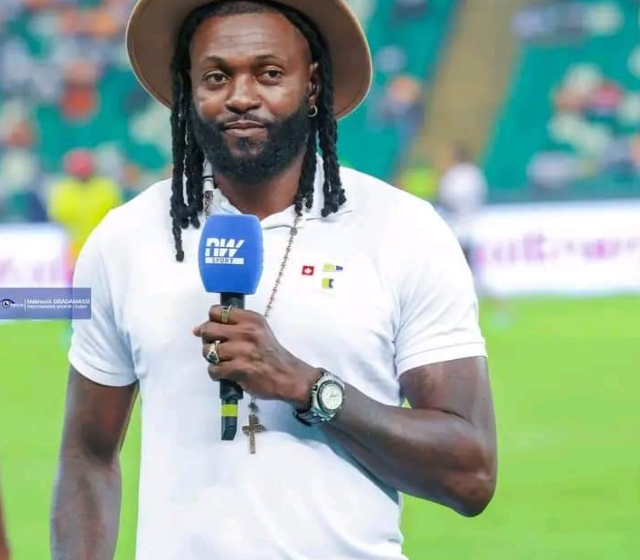  CAF : Emmanuel Adebayor joint le rang des ambassadeurs !