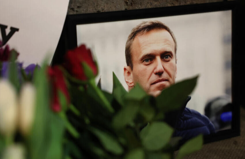  Mort d’Alexeï Navalny : 15 jours de prison pour des Russes pour avoir pleuré sa disparition