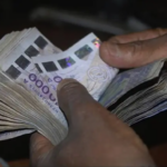 Arnaque : Il débourse 3 millions FCFA pour une valise de 7 milliards FCFA en faux billets