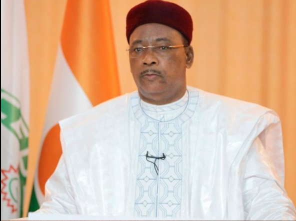  Niger : l’ancien président Mahamadou Issoufou dépose une plainte contre l’ambassadeur de France