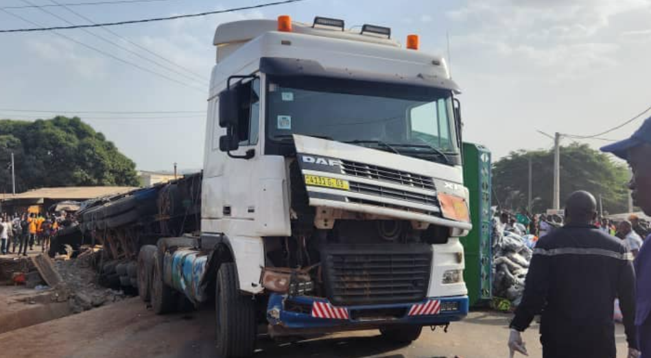 Urgent/Accident à Bondoukou : un gros camion renversé sur un taxi communal (04 morts)