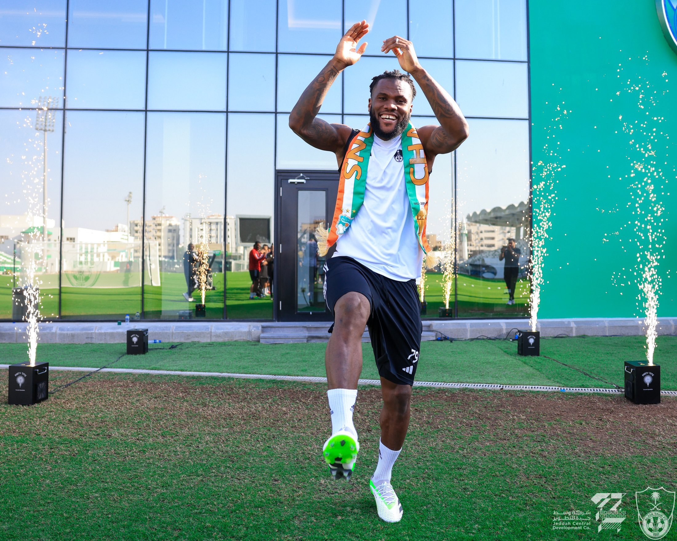 Al-Ahli : Accueil chaleureux du nouveau champion d'Afrique Franck Kessié (vidéo)!
