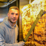 Lukas Podolski, le champion du monde allemand fait fortune dans le Kebab !