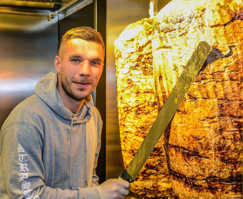 Lukas Podolski, le champion du monde allemand fait fortune dans le Kebab !