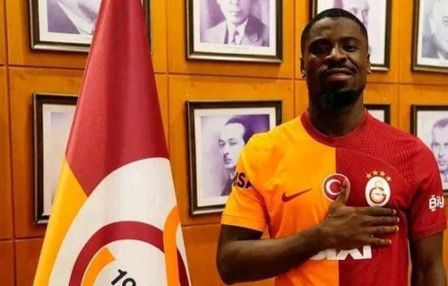 Football : Serge Aurier s'engage avec Galatasaray et rejoint Wilfied Zaha !