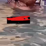 Surpris entrain de lui faire l'am..ur dans la piscine, il continue (Vidéo)