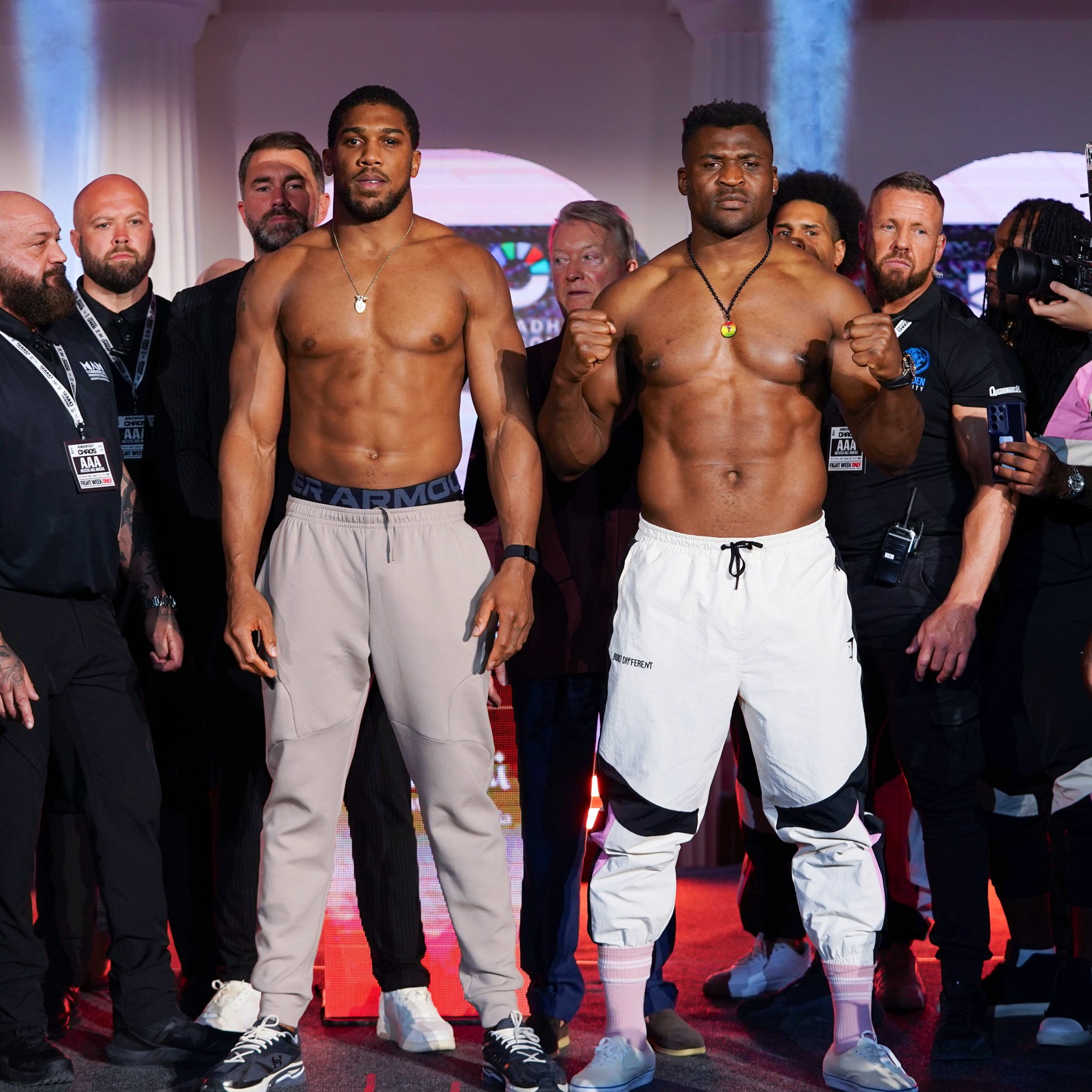 Francis Ngannou : " Merci à tous pour le soutien. A demain soir"