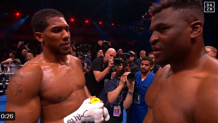 Francis Ngannou : « Je n’ai jamais été dans ce combat […] Je me rappelle, je m’échauffais. Je transpirais mais j’avais sommeil. Ce qui était un peu bizarre »