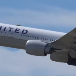 Un Boeing 777 de United Airlines contraint d'atterrir après une fuite de carburant lors du décollage (vidéo)
