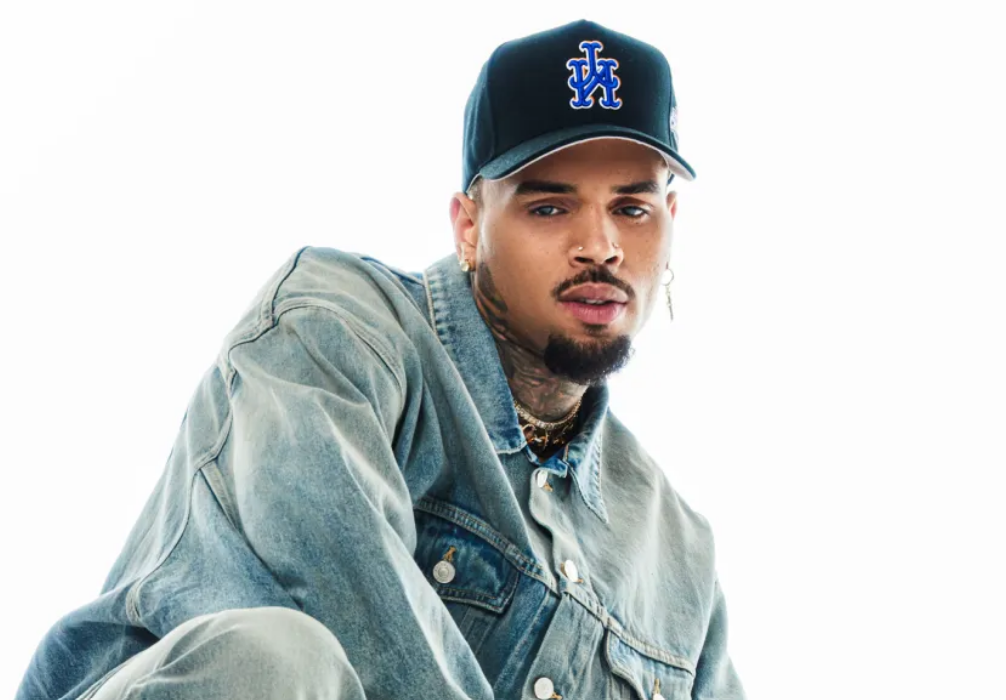 Chris Brown annonce sa tournée 11:11 pour 2024 avec Ayra Starr & Muni Long : Voici les dates