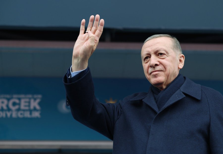 Turquie : Erdogan annonce sa retraite de la politique, il démissionnera à la fin du mandat présidentiel.