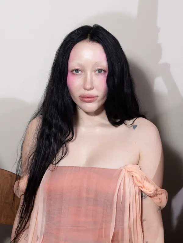 Noah Cyrus serait "offensée" par le mariage de Tish Cyrus avec Dominic Purcell après avoir été en couple avec lui." (Rapports)