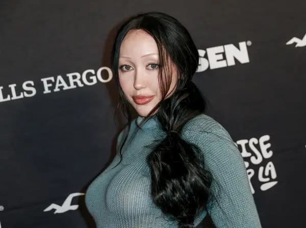 Noah Cyrus serait "offensée" par le mariage de Tish Cyrus avec Dominic Purcell après avoir été en couple avec lui." (Rapports)