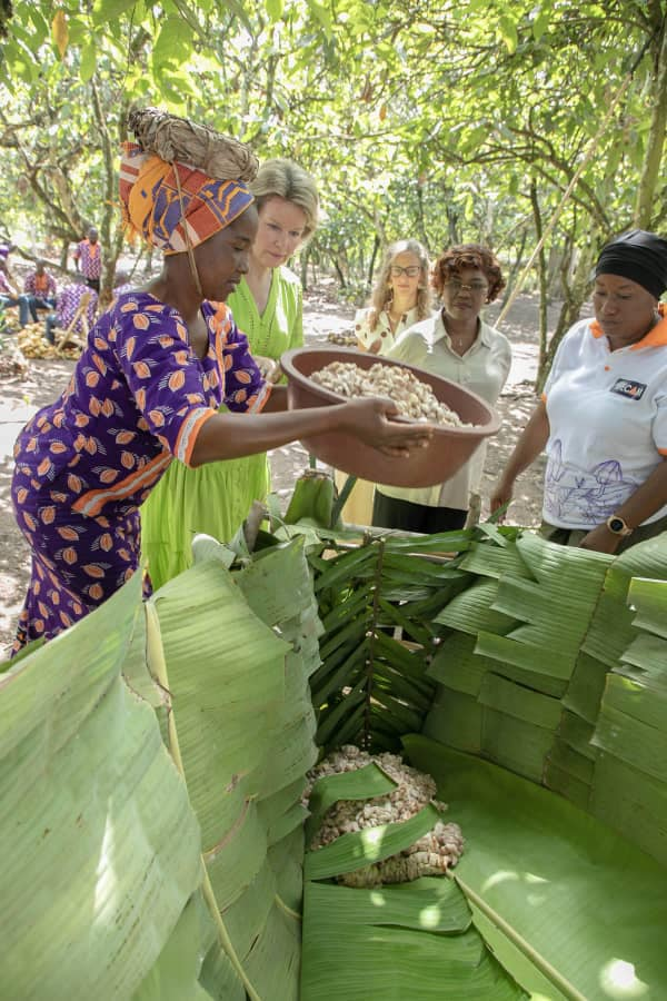 Sa Majesté la Reine Mathilde de Belgique visite une plantation de cacao en Côte d'Ivoire : Une reconnaissance des avancées vers les Objectifs de Développement Durable