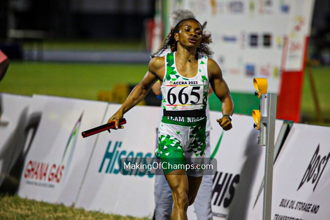 Jeux africains : L'athlète nigériane Omolara Omotosho remporte l'or pour le Nigeria dans le relais 4x400m mixte (vidéo)