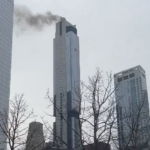 Etats-Unis : Un gratte-ciel est en feu à proximité du World Trade Center à New York (vidéo). (témoins)