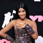 Cardi B Qualifie La Collaboration Avec Shakira De "Rêve" Lors de l'Ouverture du Tournage du Nouveau Single "Punteria".