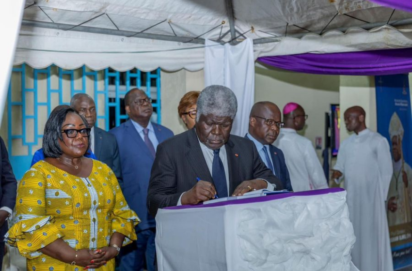  Côte d’Ivoire-Religion : Le premier ministre Robert Beugré Mambé rend hommage à Monseigneur Ahouana!