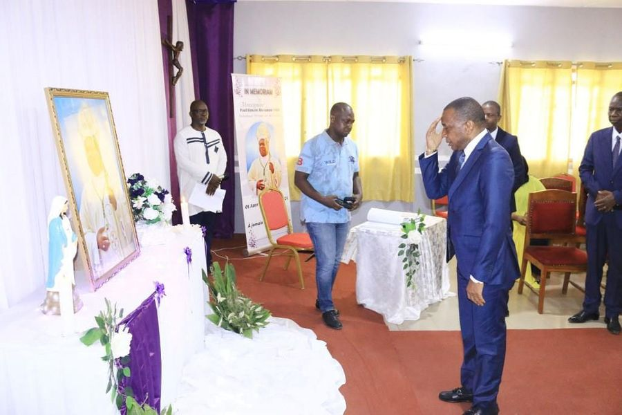 Côte d’Ivoire-Religion : Le premier ministre Robert Beugré Mambé rend hommage à Monseigneur Ahouana!