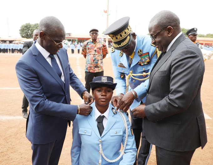  École de police de Korhogo : le ministre Vagondo Diomandé remet des épaulettes à 1 901 sous-officiers désormais aptes à servir la nation