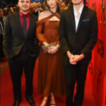 Les trois enfants de Michael Jackson font une rare apparition ensemble sur le tapis rouge en l'honneur de leur père.