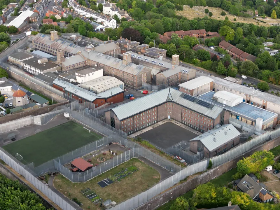 Une prison britannique est victime d'un empoisonnement collectif, six personnes sont transportées d'urgence à l'hôpital