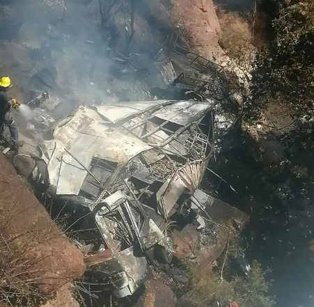 Afrique du Sud : 45 morts dans un bus transportant des fidèles de Pâques qui a plongé d'un pont