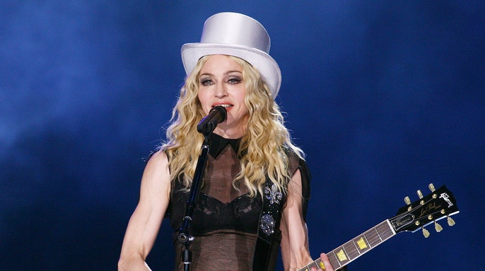 Madonna croit avoir parlé à Dieu lors de son hospitalisation pour une "infection bactérienne grave" mettant sa vie en danger.