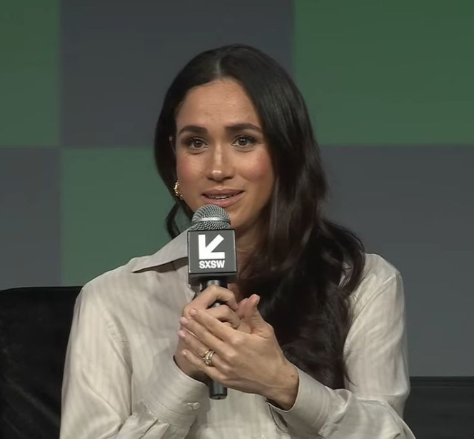 Meghan Markle déclare qu'elle "ne peut pas comprendre les femmes qui détestent les femmes" alors qu'elle s'exprime lors d'une apparition lors d'un panel.