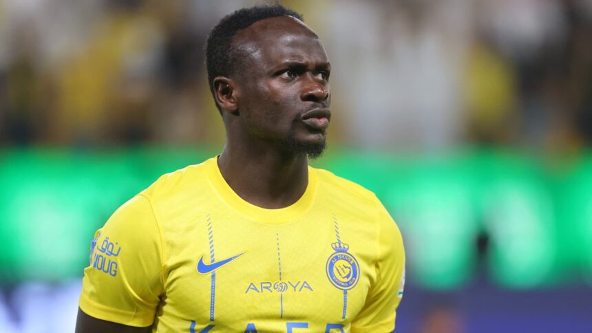 Al Nassr : tout en colère, Sadio Mané étrangle son adversaire en plein match (vidéo)