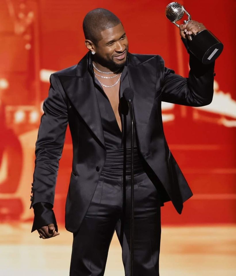 Usher remercie sa mère avec un discours passionné lors des NAACP Image Awards