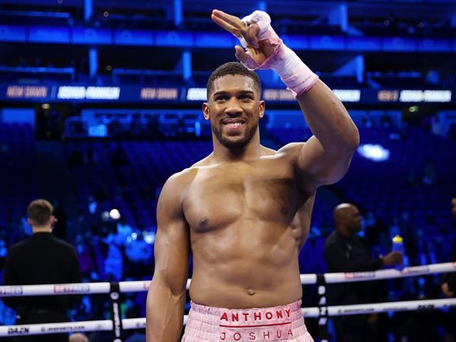  Anthony Joshua prédit le vainqueur du combat Tyson vs Paul : “Je pense que Jake Paul peut gagner grâce à sa jeunesse”