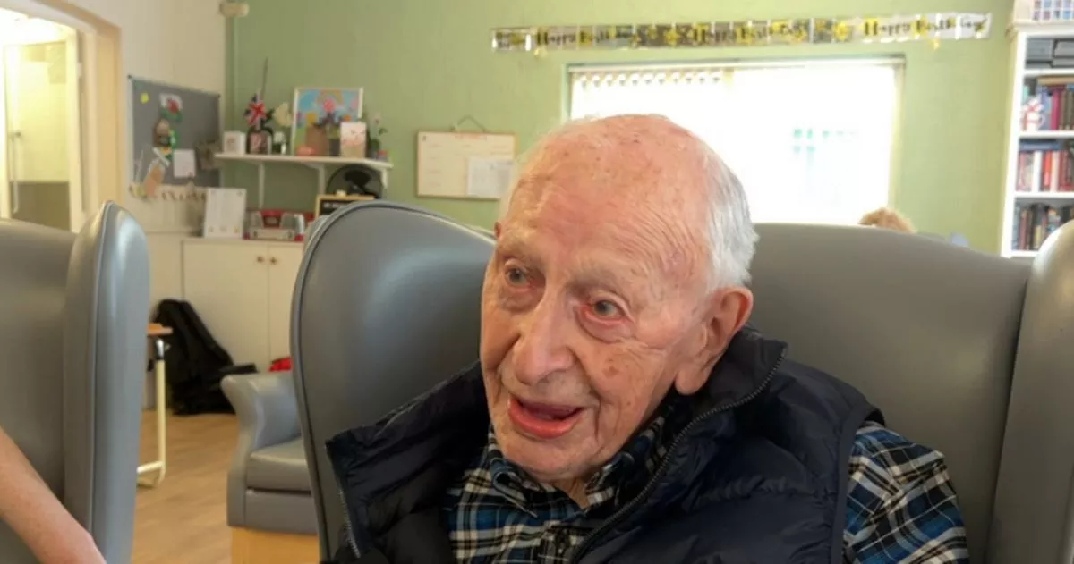 Un agriculteur de 124 ans prétend être "l'homme le plus vieux du monde", battant le record britannique de 13 ans.