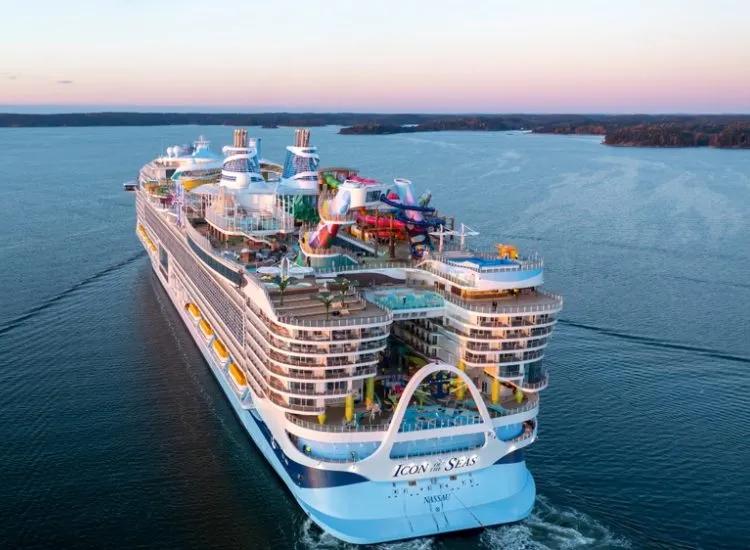 Rencontre avec l'icône des mers, le plus grand navire de croisière du monde !