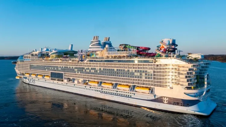 Rencontre avec l'icône des mers, le plus grand navire de croisière du monde !