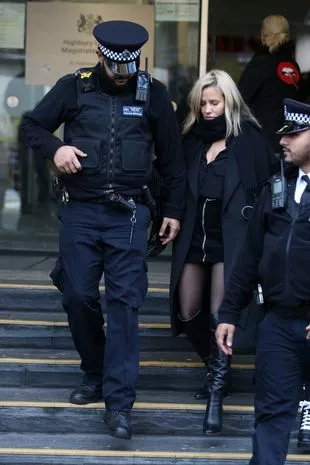 EXCLUSIF : Caroline Flack fait une percée alors que la police doit réexaminer l'affaire de la star tragique de la télévision.