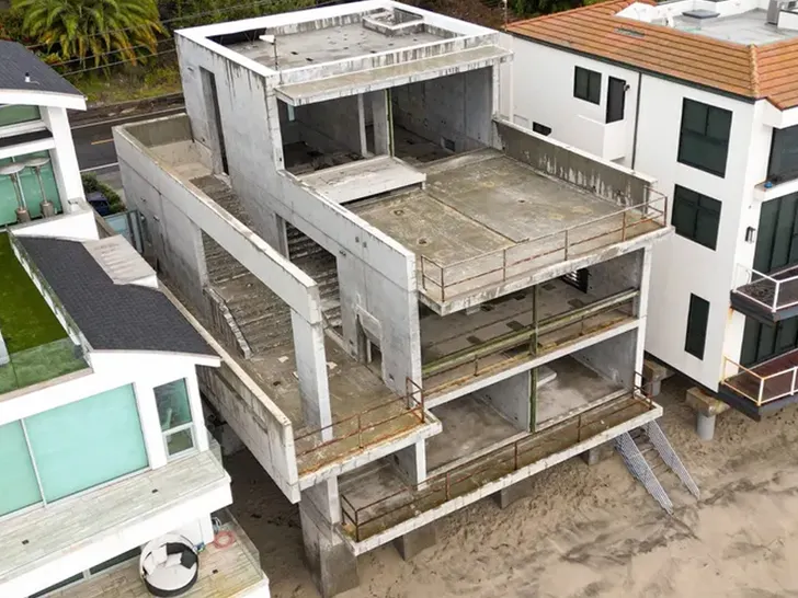 Le prix demandé pour la maison de Kanye West à Malibu baisse de 14 millions de dollars