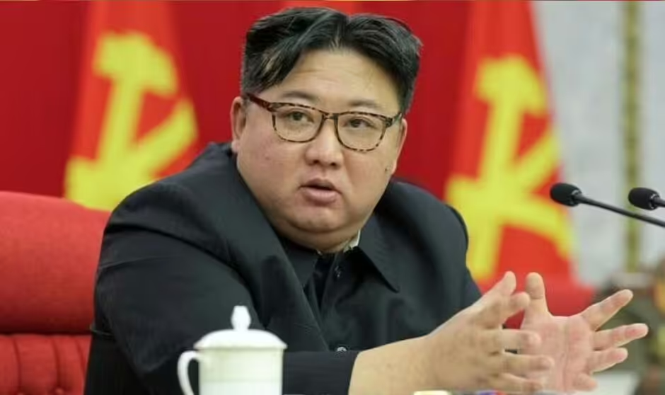 Kim Jong-un lance un avertissement glaçant de huit mots au chef de l'armée nord-coréenne, craignant une troisième guerre mondiale.