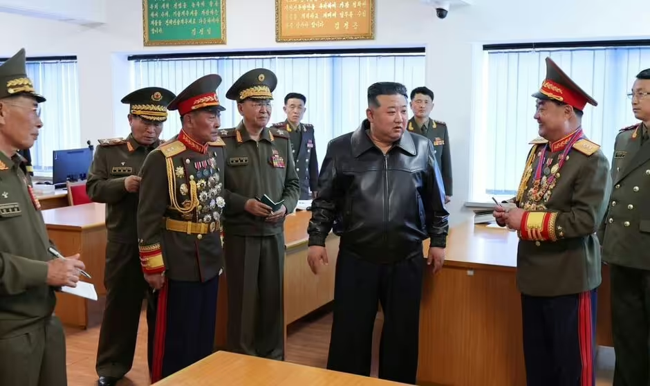 Kim Jong-un lance un avertissement glaçant de huit mots au chef de l'armée nord-coréenne, craignant une troisième guerre mondiale.